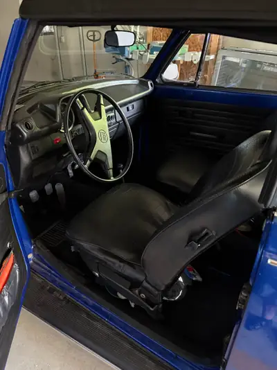 VW Käfer Cabriolet 1975 — Légende décapotable, seulement 2000 km — détail