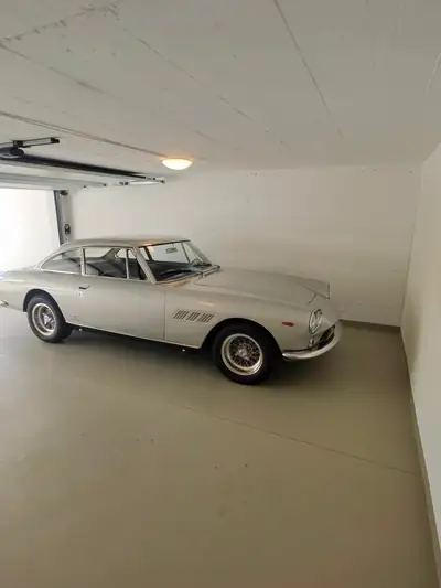 Ferrari 330 GT 2+2 — Chef-d'œuvre des années 1960, 300 ch et seulement 56'000 km — Heckansicht
