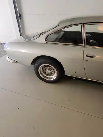 Ferrari 330 GT 2+2 — Chef-d'œuvre des années 1960, 300 ch et seulement 56'000 km — Seitenansicht