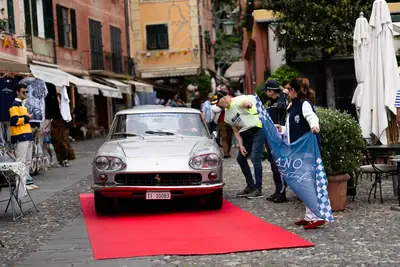 Ferrari 330 GT 2+2 — Chef-d'œuvre des années 1960, 300 ch et seulement 56'000 km — Miniatur 17