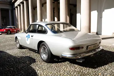 Ferrari 330 GT 2+2 — Chef-d'œuvre des années 1960, 300 ch et seulement 56'000 km — Miniatur 18