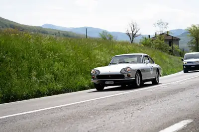Ferrari 330 GT 2+2 — Chef-d'œuvre des années 1960, 300 ch et seulement 56'000 km — Miniatur 21