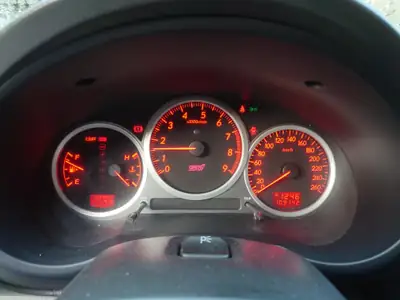 Subaru Impreza WRX STI 2.5 Turbo 4WD — Berline sportive légendaire, échappement Invidia certifié — détail