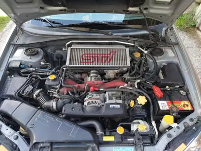 Subaru Impreza WRX STI 2.5 Turbo 4WD — Berline sportive légendaire, échappement Invidia certifié — tableau de bord