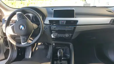 BMW X2 sDrive 20i Steptronic — Petit SUV agile, 27'000 km seulement — tableau de bord