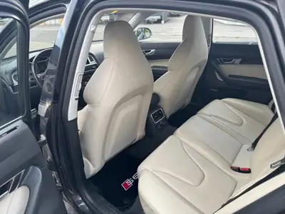 Audi S6 5.2 V10 quattro — Berline de prestige, 435 ch et transmission tiptronic — intérieur