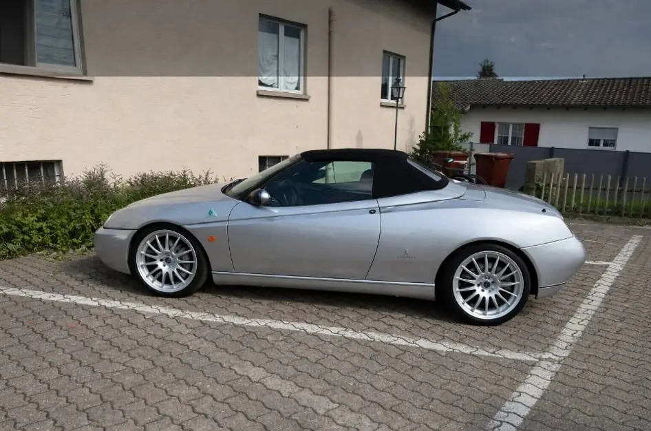 Alfa Romeo Spider Busso 3.2 24V — Cabriolet de légende avec moteur V6 rare
