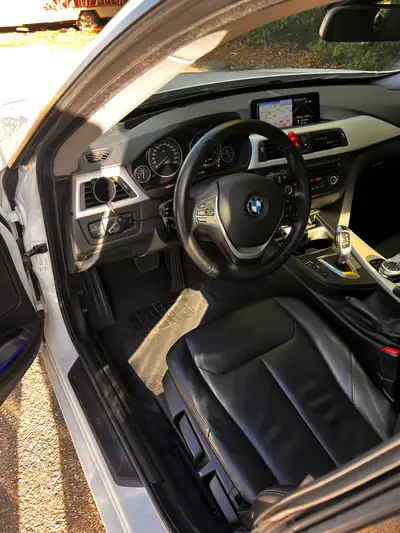 BMW 320 Gran Turismo xDrive Diesel — Polyvalence premium et traction intégrale — Miniature 10