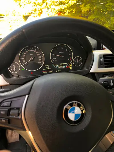 BMW 320 Gran Turismo xDrive Diesel — Polyvalence premium et traction intégrale — Miniature 11