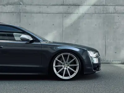 Audi S8 4.0 TFSI V8 quattro — Berline de prestige 520 ch, sans accident — vista posteriore