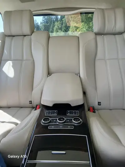 Range Rover 4.4 SDV8 Autobiography — Moteur rénové, 25 000 km seulement — Heckansicht
