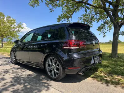 VW Golf 2.0 TSI GTI Edition 35 — Performance sportive et fiabilité allemande — Heckansicht