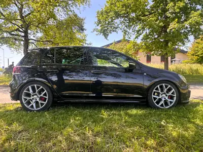 VW Golf 2.0 TSI GTI Edition 35 — Performance sportive et fiabilité allemande — Armaturenbrett