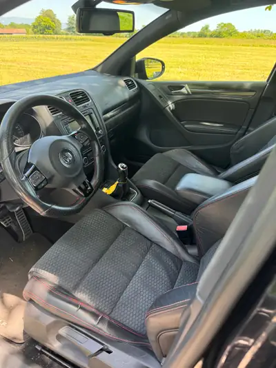 VW Golf 2.0 TSI GTI Edition 35 — Performance sportive et fiabilité allemande — Miniatur 7