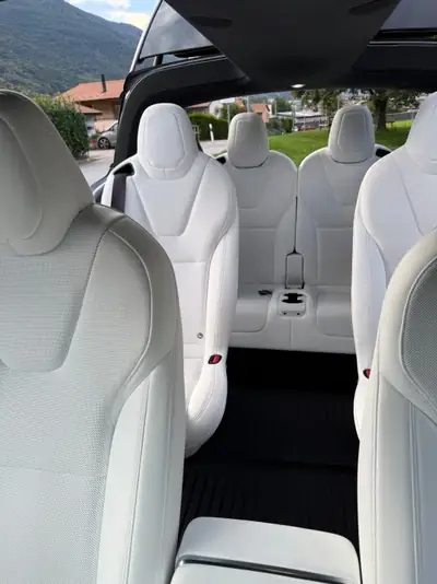 Tesla Model X Long Range Dual Motor — SUV électrique 7 places, 686 ch, faible kilométrage — intérieur