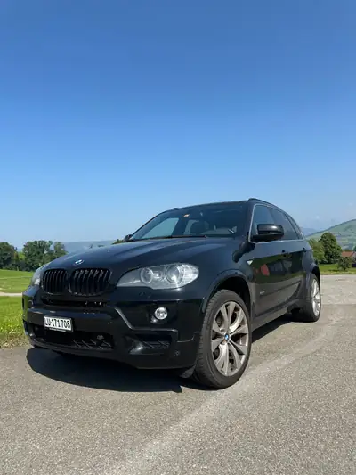 BMW X5 xDrive 30i — SUV premium avec pack M Confort et toit panoramique — vista posteriore