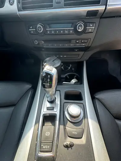 BMW X5 xDrive 30i — SUV premium avec pack M Confort et toit panoramique — Miniatura 9