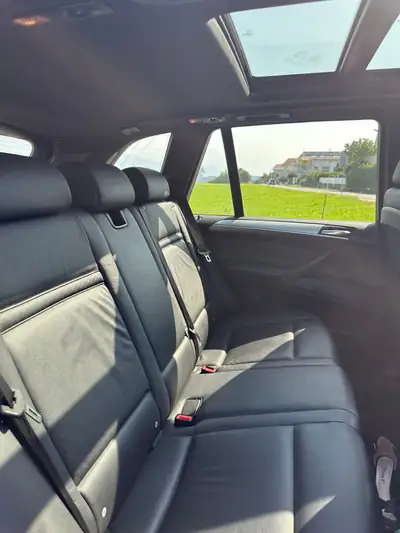 BMW X5 xDrive 30i — SUV premium avec pack M Confort et toit panoramique — Miniatura 7