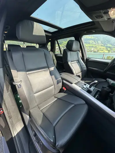BMW X5 xDrive 30i — SUV premium avec pack M Confort et toit panoramique — Miniatura 11