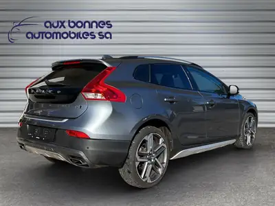 Volvo V40 Cross Country T4 AWD — Polyvalence suédoise, traction intégrale et entretien à jour — intérieur