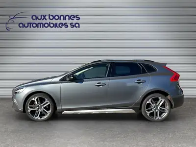 Volvo V40 Cross Country T4 AWD — Polyvalence suédoise, traction intégrale et entretien à jour — détail