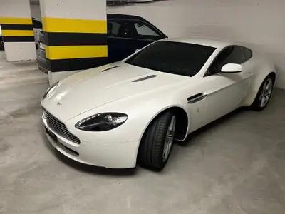 Aston Martin V8 Vantage 4.7 Sportshift — Coupé sportif britannique d'exception, 43000 km — détail