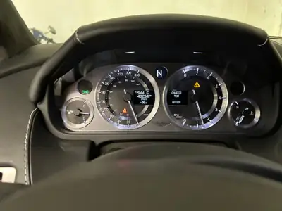 Aston Martin V8 Vantage 4.7 Sportshift — Coupé sportif britannique d'exception, 43000 km — intérieur
