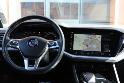 VW Touareg 3.0 TDI R-Line — SUV premium diesel, attelage 3500 kg, peu kilométré — Miniature 9