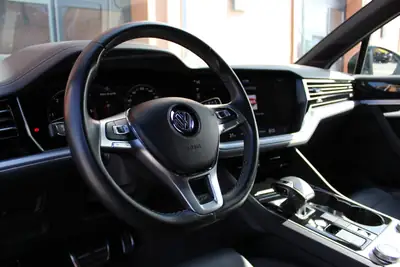 VW Touareg 3.0 TDI R-Line — SUV premium diesel, attelage 3500 kg, peu kilométré — Miniature 8