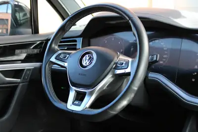 VW Touareg 3.0 TDI R-Line — SUV premium diesel, attelage 3500 kg, peu kilométré — Miniature 10