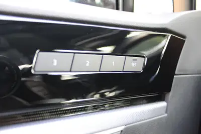 VW Touareg 3.0 TDI R-Line — SUV premium diesel, attelage 3500 kg, peu kilométré — Miniature 12