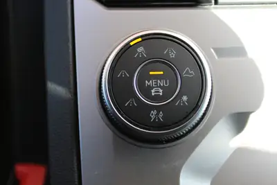 VW Touareg 3.0 TDI R-Line — SUV premium diesel, attelage 3500 kg, peu kilométré — Miniature 15