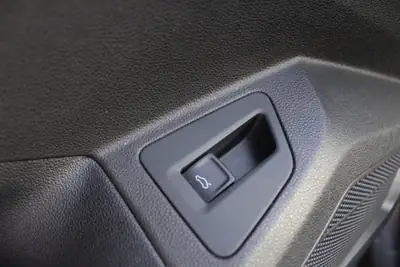 VW Touareg 3.0 TDI R-Line — SUV premium diesel, attelage 3500 kg, peu kilométré — Miniature 14