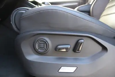 VW Touareg 3.0 TDI R-Line — SUV premium diesel, attelage 3500 kg, peu kilométré — Miniature 13