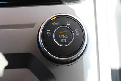 VW Touareg 3.0 TDI R-Line — SUV premium diesel, attelage 3500 kg, peu kilométré — Miniature 16