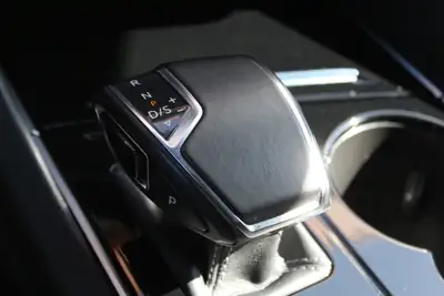 VW Touareg 3.0 TDI R-Line — SUV premium diesel, attelage 3500 kg, peu kilométré — Miniature 21