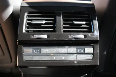 VW Touareg 3.0 TDI R-Line — SUV premium diesel, attelage 3500 kg, peu kilométré — Miniature 22