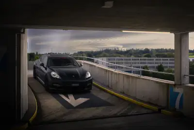 Porsche Panamera Turbo 4.8 PDK — Moteur + Suspension neufs, Berline de luxe haute performance — vue extérieure