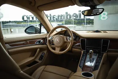 Porsche Panamera Turbo 4.8 PDK — Moteur + Suspension neufs, Berline de luxe haute performance — arrière