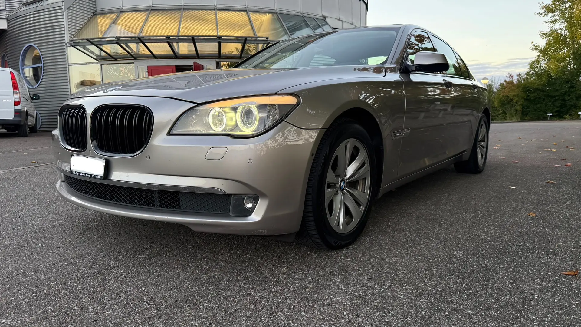 BMW 750i — Berline de prestige 408 ch, révision complète, sans accident — vista esterna
