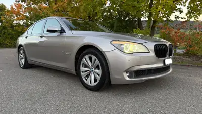 BMW 750i — Berline de prestige 408 ch, révision complète, sans accident — vista posteriore