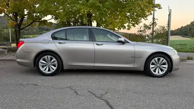 BMW 750i — Berline de prestige 408 ch, révision complète, sans accident — interni