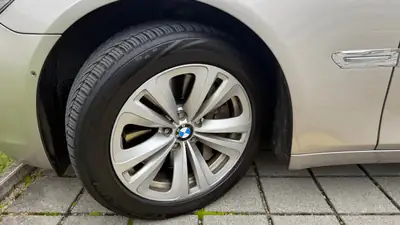 BMW 750i — Berline de prestige 408 ch, révision complète, sans accident — Miniatura 9