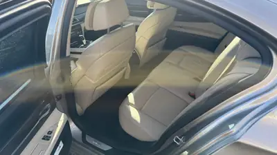 BMW 750i — Berline de prestige 408 ch, révision complète, sans accident — Miniatura 14