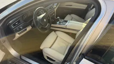 BMW 750i — Berline de prestige 408 ch, révision complète, sans accident — Miniatura 13