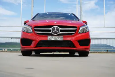 Mercedes-Benz B 220 AMG Line 4Matic — Monospace sportif, 4x4 performant, très faible kilométrage — vista esterna