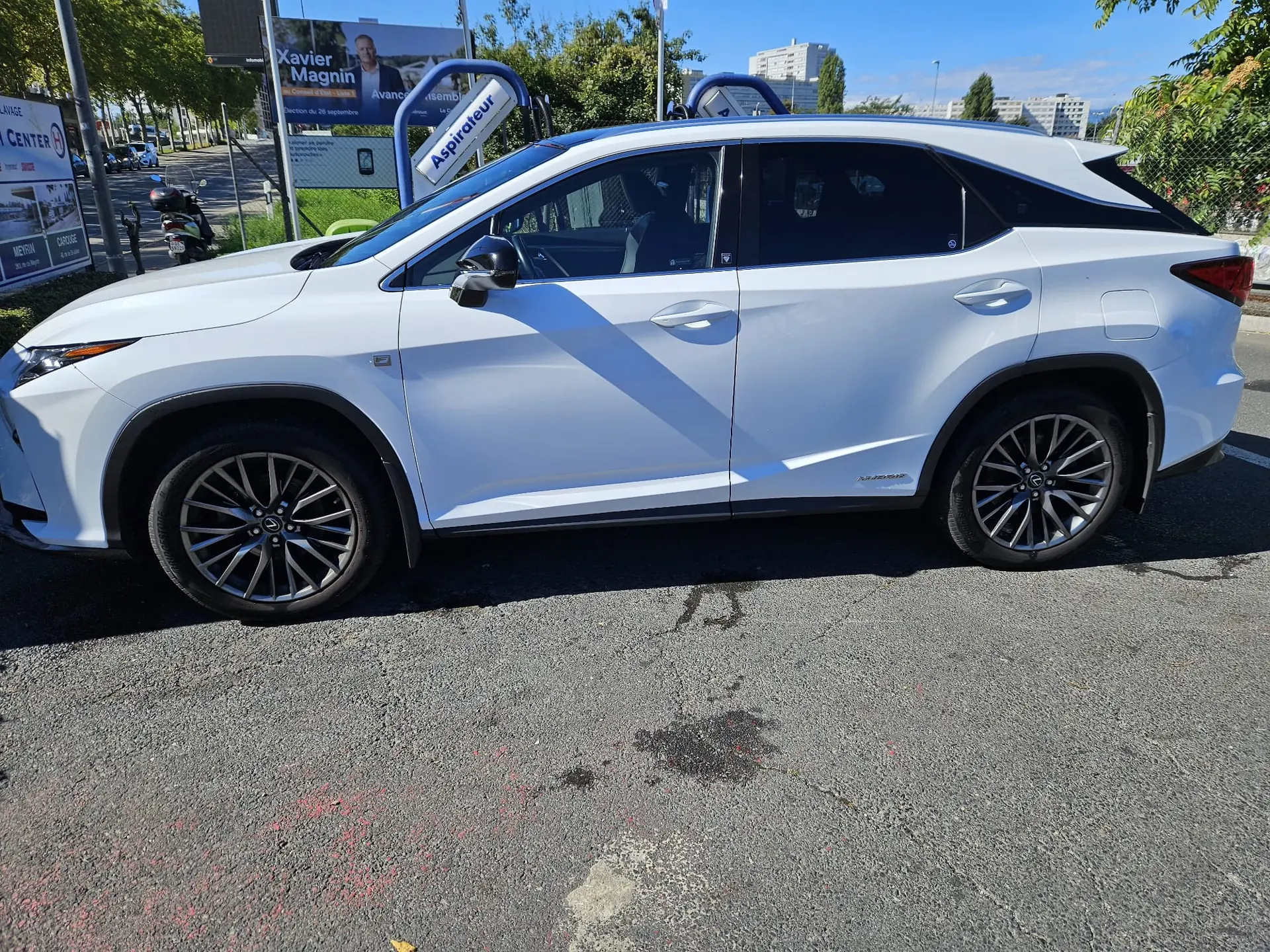 Lexus RX 450h Diamond F-Sport AWD — SUV hybride premium, 224 000 km — Außenansicht