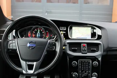 Volvo V40 Sport 200 — Edition collector 1/200, kit Maxton complet, cuir chauffant — Miniature 14