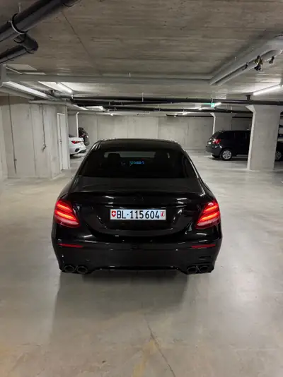 Mercedes-Benz E 53 AMG 4Matic — Berline coupée sportive, 435 ch et transmission 9G — Heckansicht