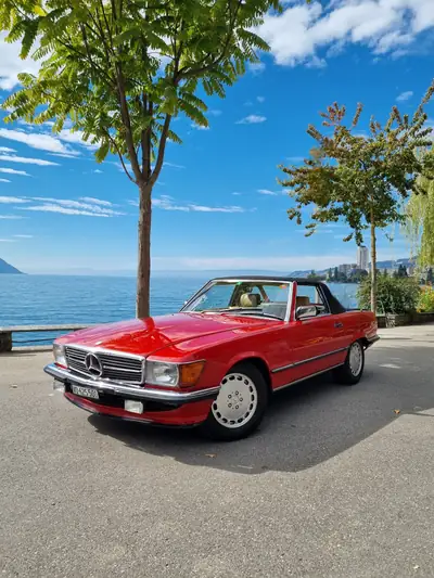 Mercedes-Benz SL 500 R107 Phase 2 — Cabriolet légendaire, 245 ch, histoire automobile — vue extérieure